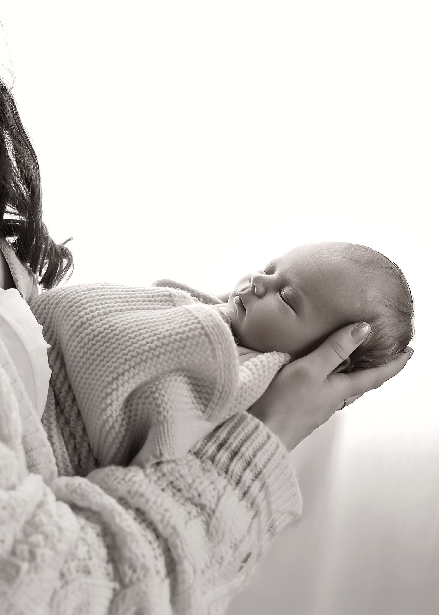 Lifestyle Newborn photoshoot in Central Illinois