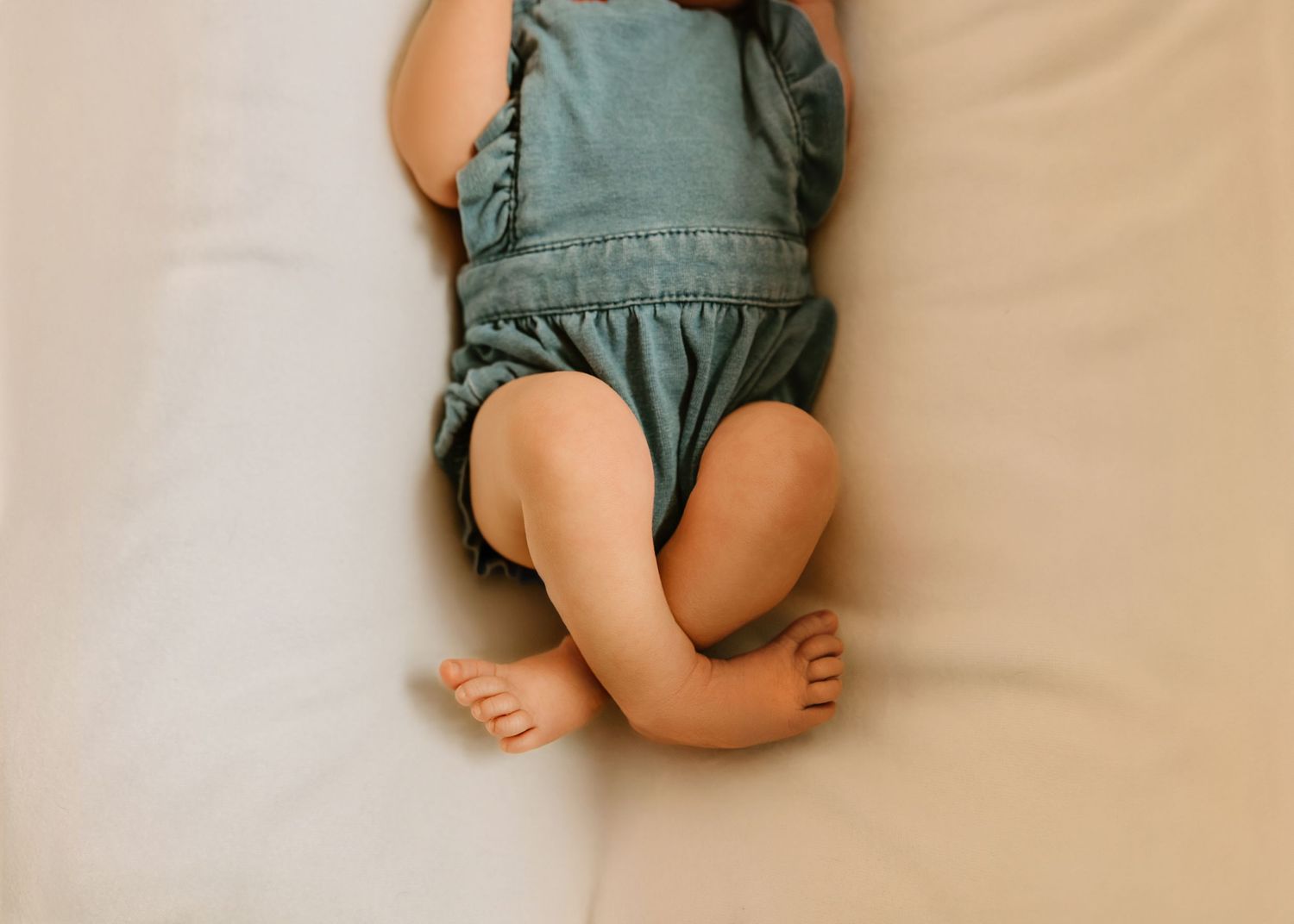 In-home lifestyle newborn session in Chicago IL