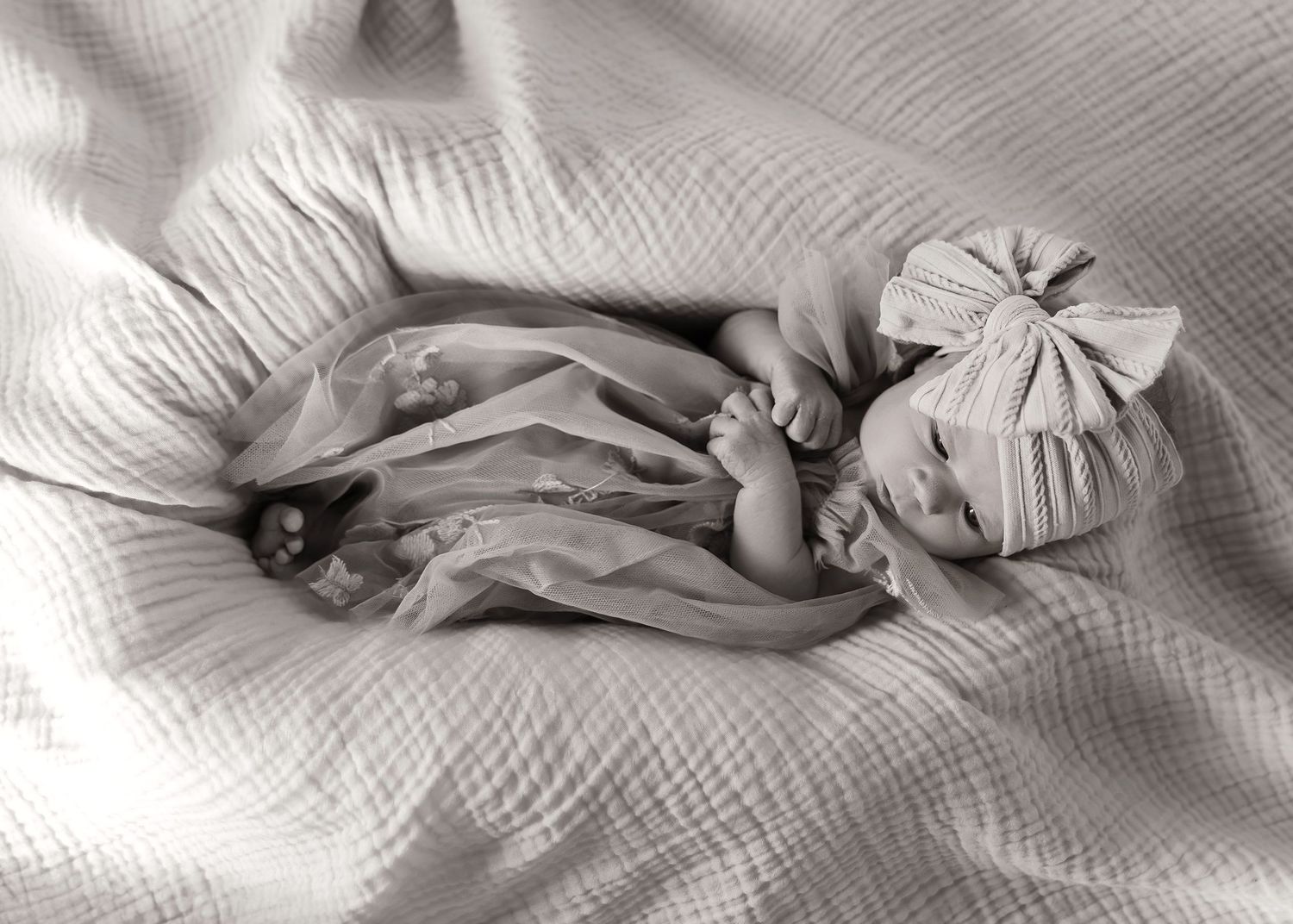 Lifestyle Newborn photoshoot in Central Illinois