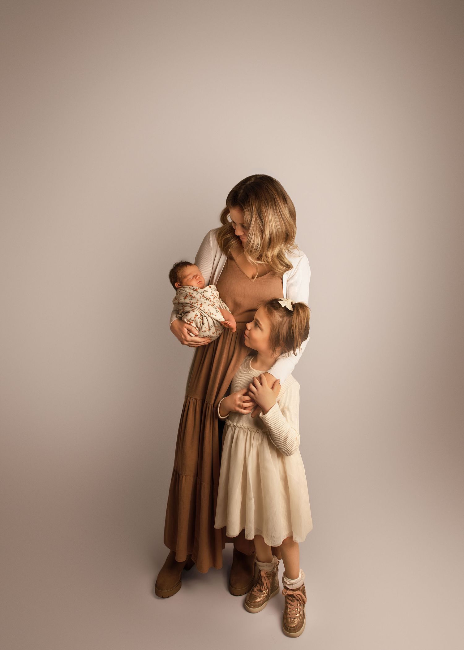 Posed Newborn Session in studio in Peoria, IL
