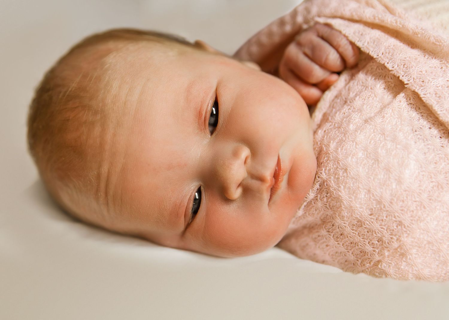 Lifestyle Newborn photoshoot in Central Illinois