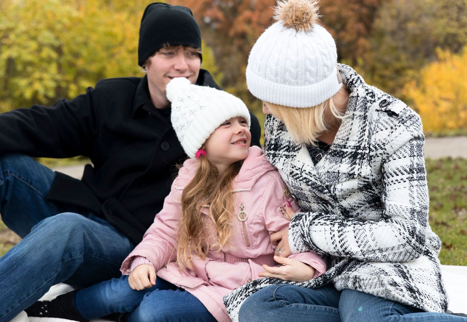 Fall family photo with family of 3 in East Peoria, IL