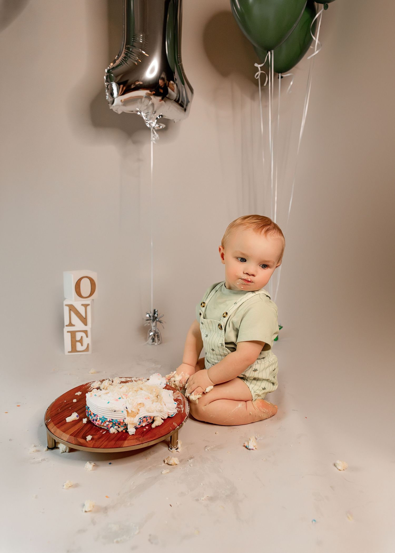 Cake Smash Session in-studio in Peoria, IL