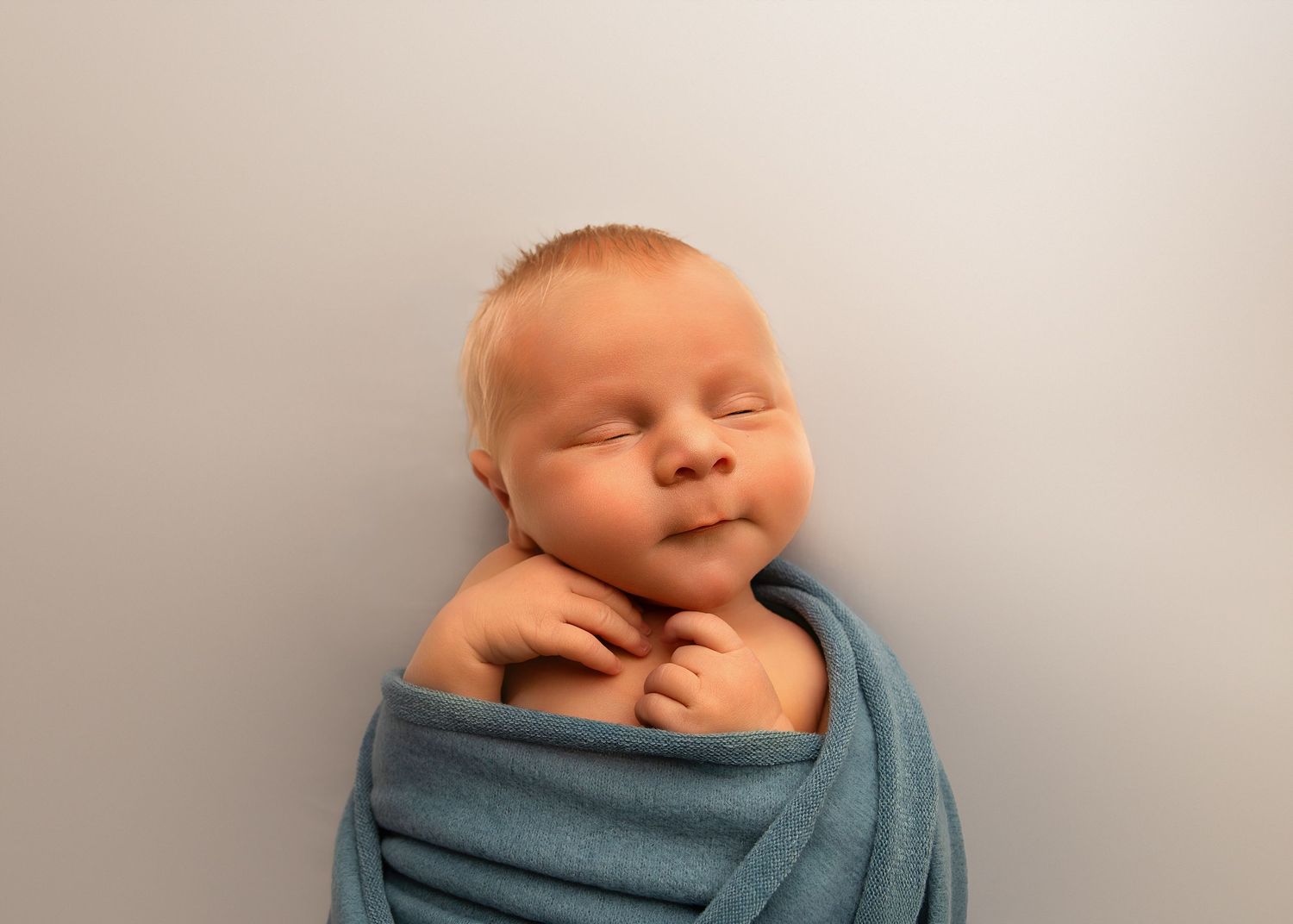Posed Newborn Session in-studio in Peoria, IL