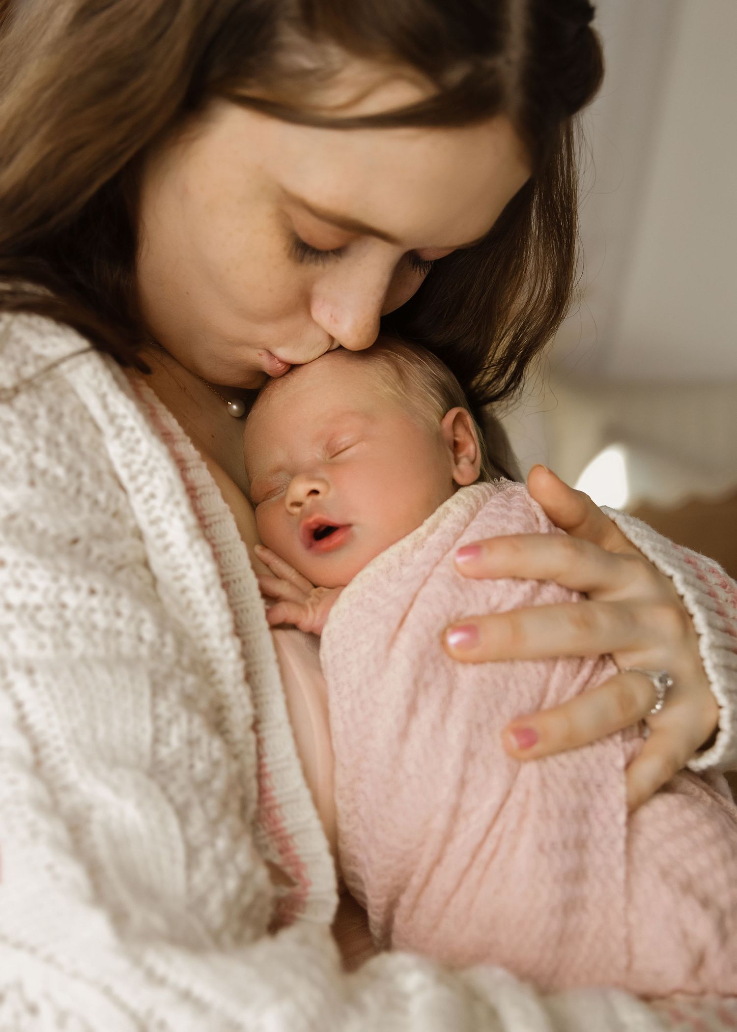 Lifestyle Newborn photoshoot in Central Illinois