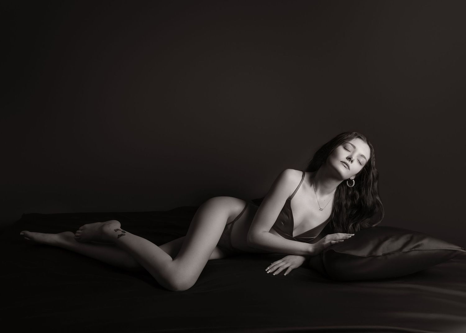 Black and white in-studio boudoir session in Peoria, IL