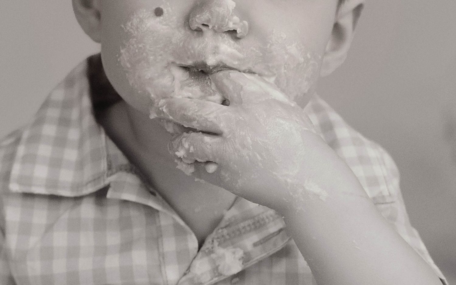In-studio cake smash session in Central IL