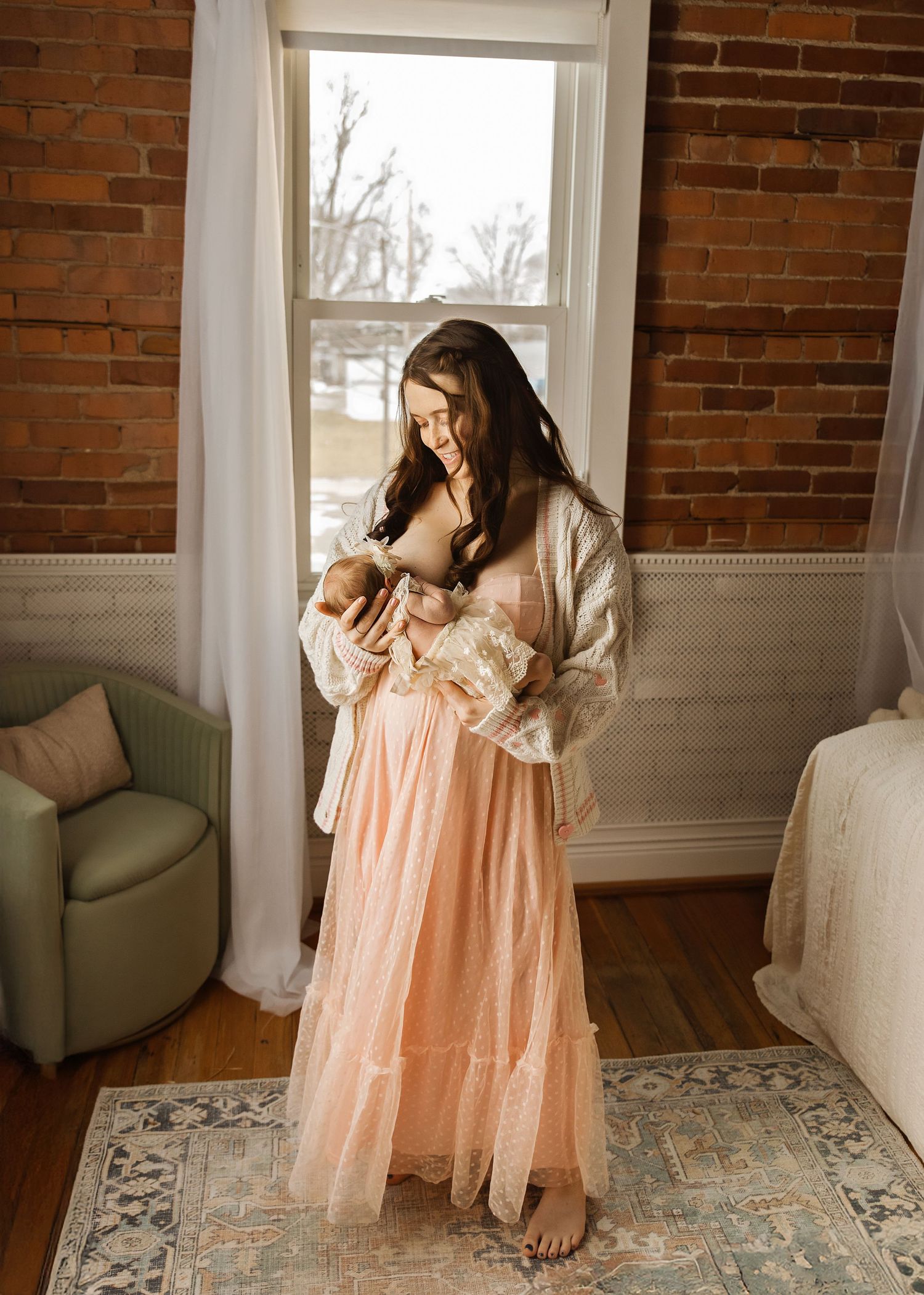 Lifestyle Newborn photoshoot in Central Illinois