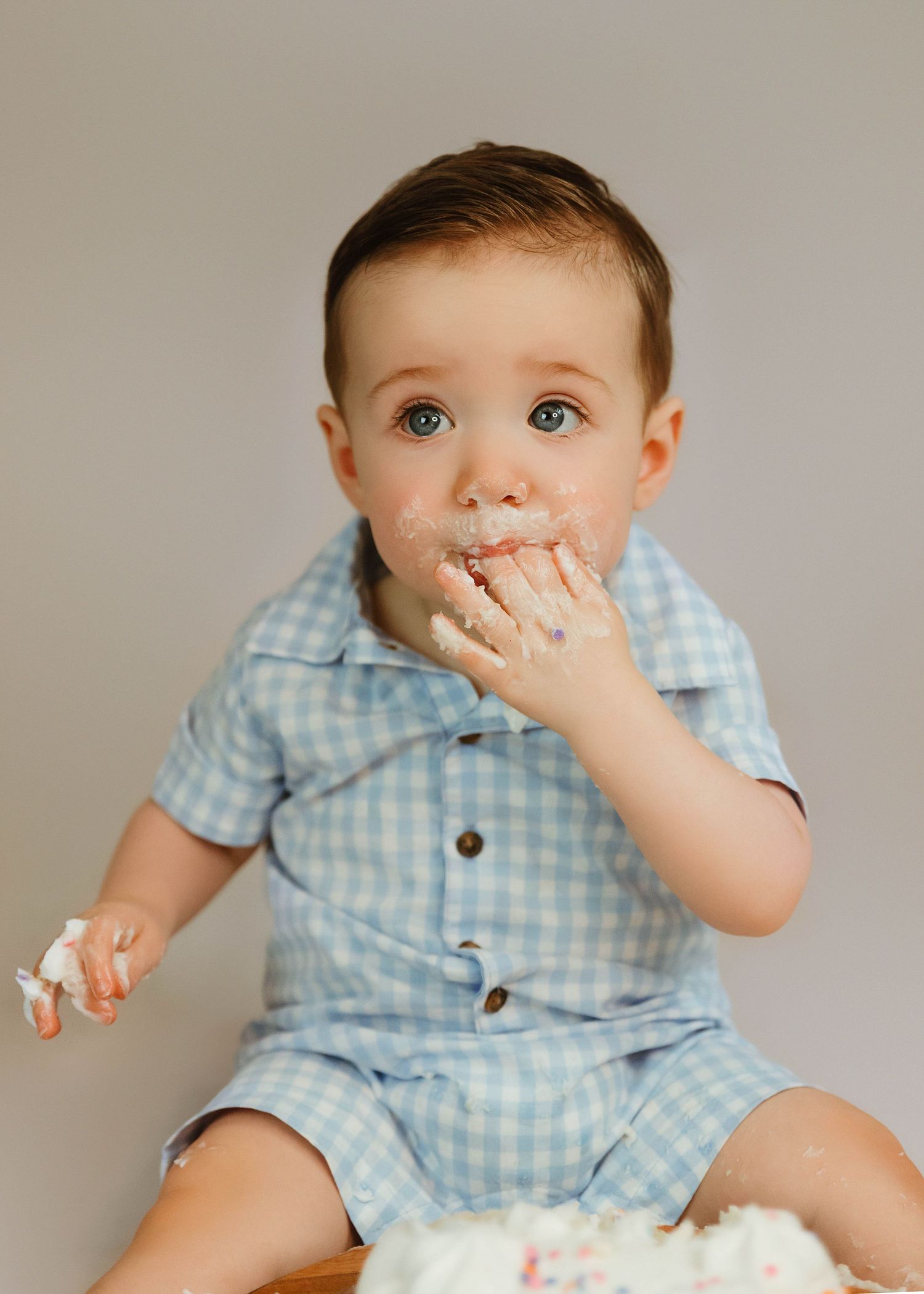 Peoria Illinois in-studio cake smash photography with simple and timeless setup
