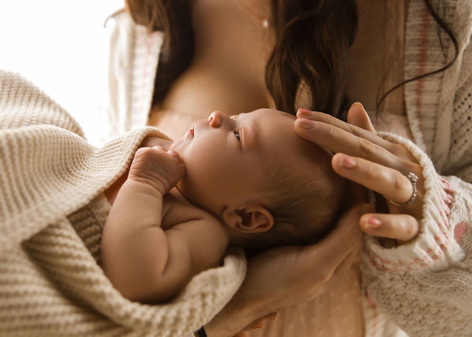 Lifestyle Newborn photoshoot in Central Illinois