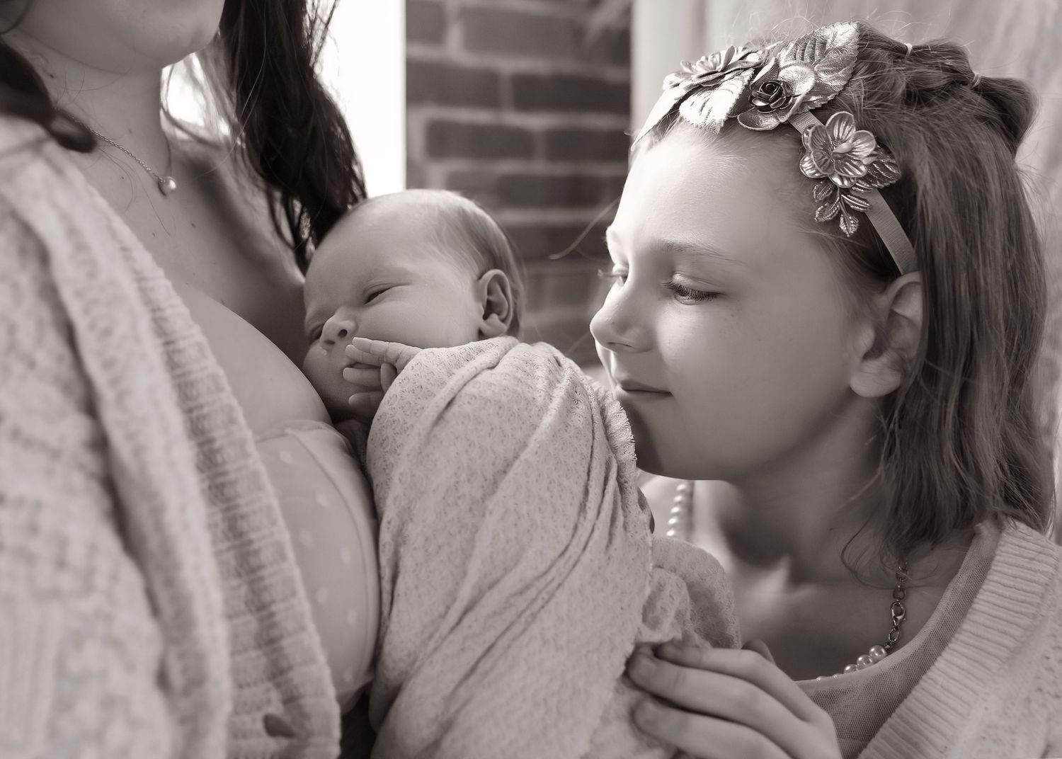 Lifestyle Newborn photoshoot in Central Illinois