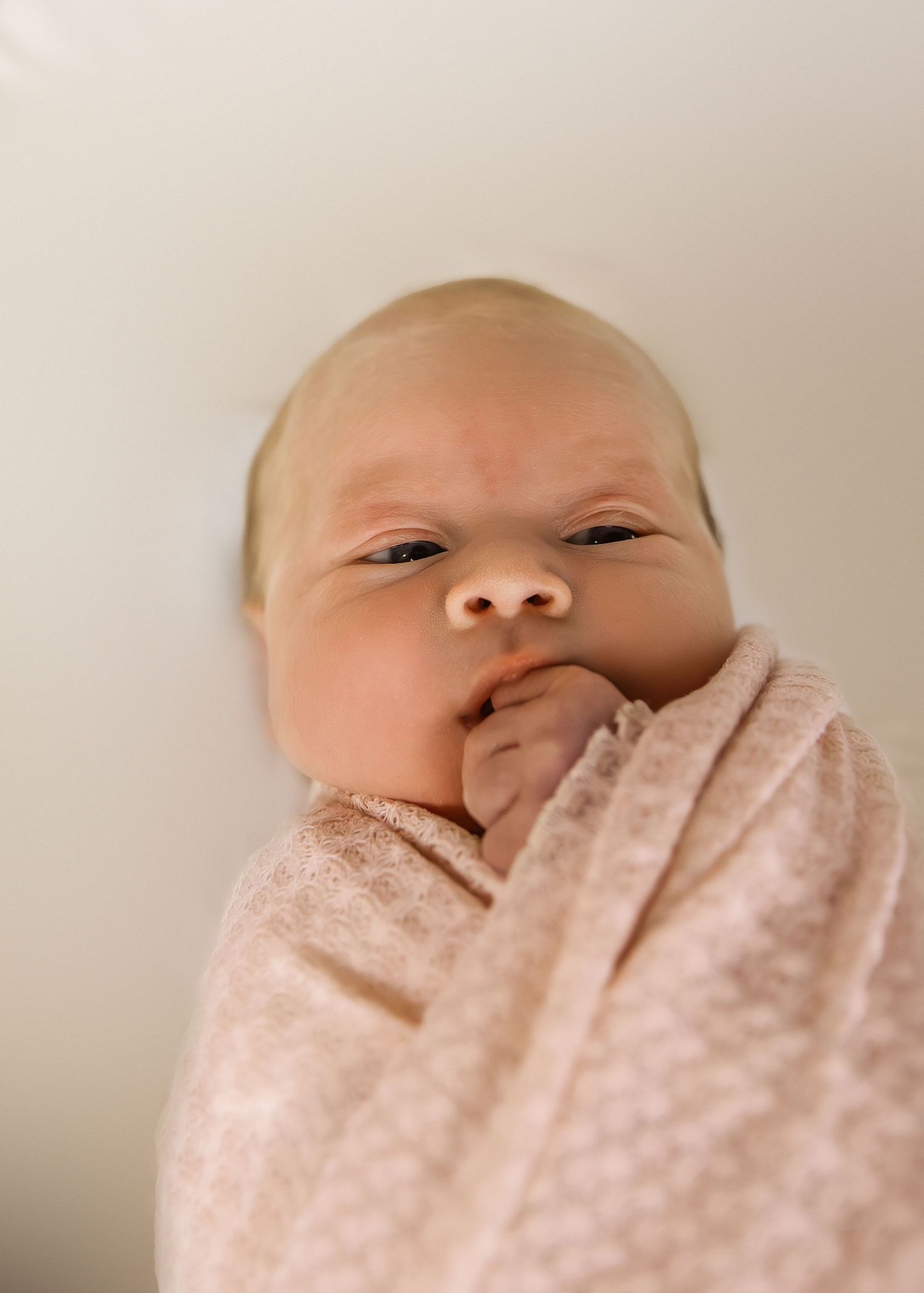 Lifestyle Newborn photoshoot in Central Illinois