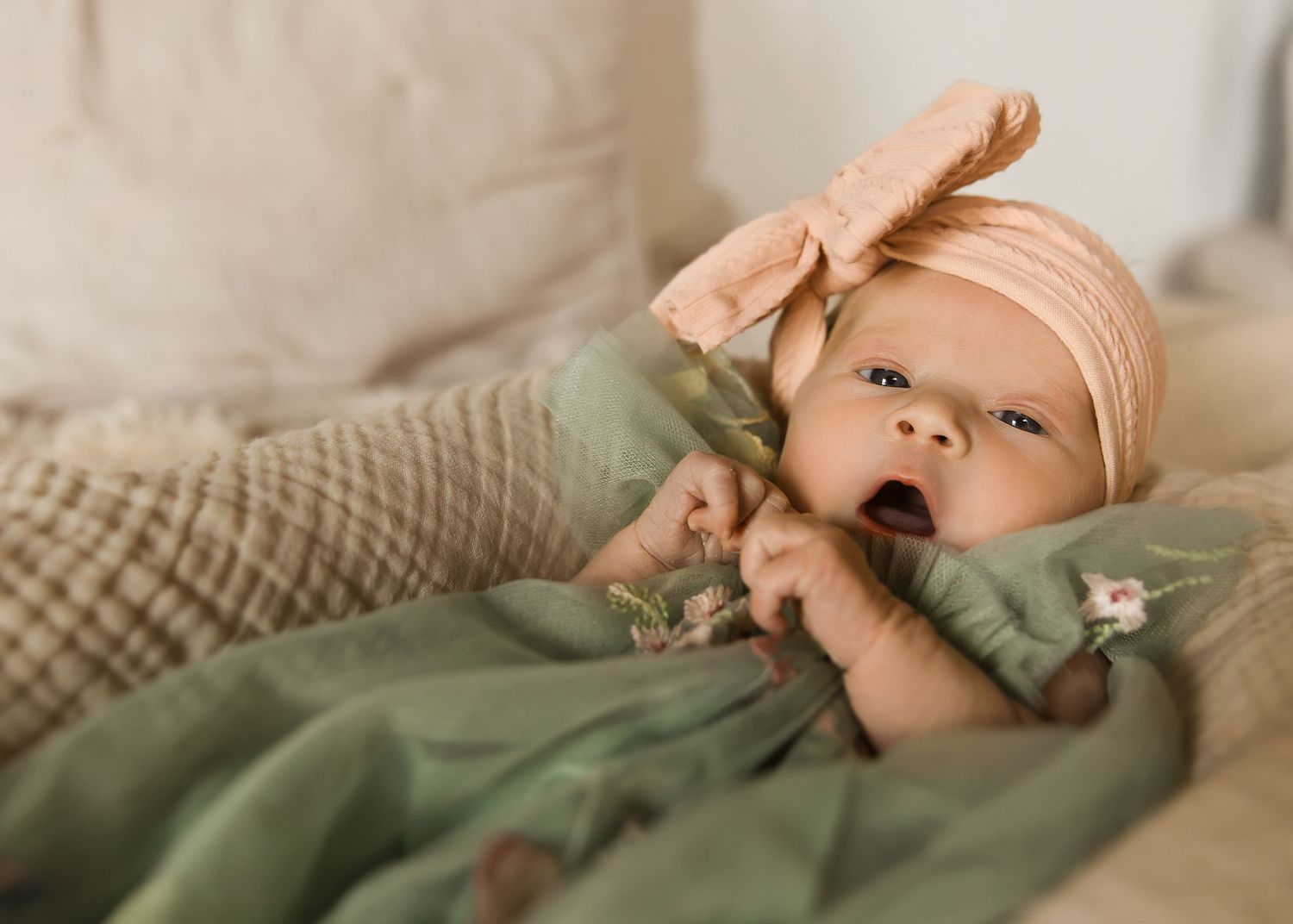 Lifestyle Newborn photoshoot in Central Illinois