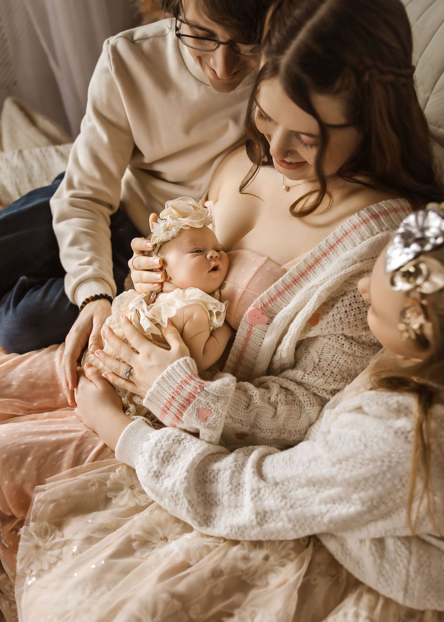 Lifestyle Newborn photoshoot in Central Illinois