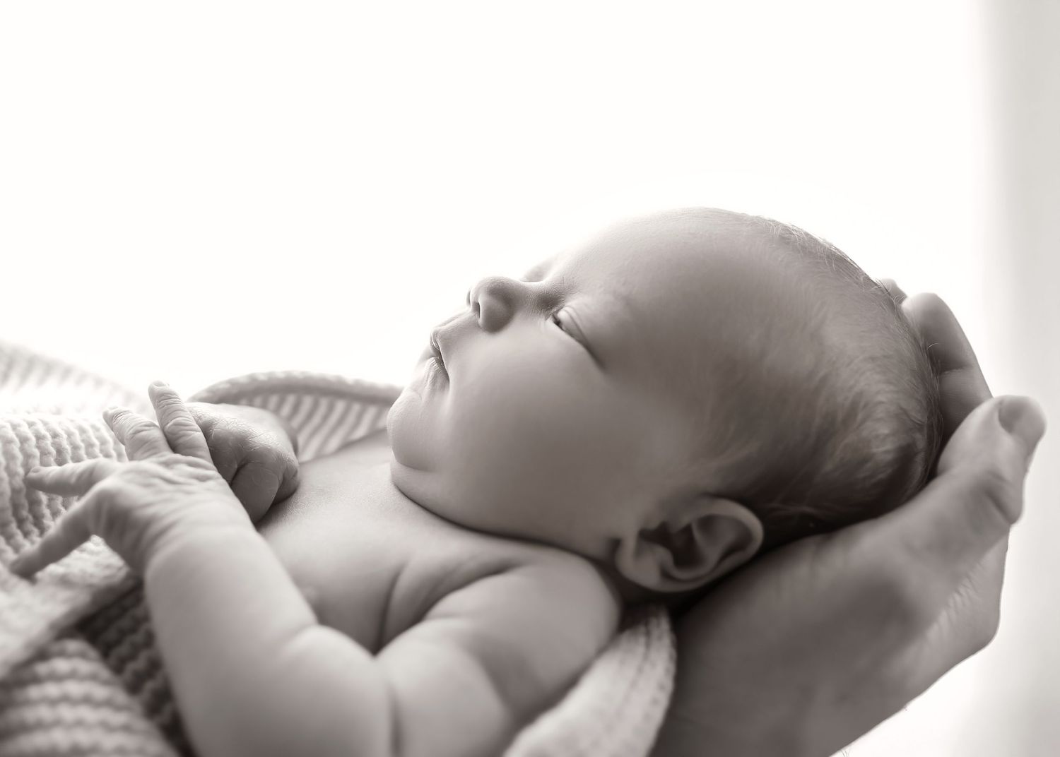 Lifestyle Newborn photoshoot in Central Illinois