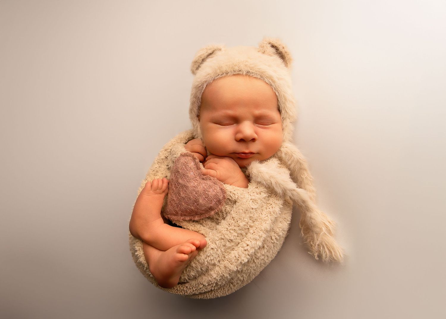 Posed Newborn Session in-studio in Peoria, IL