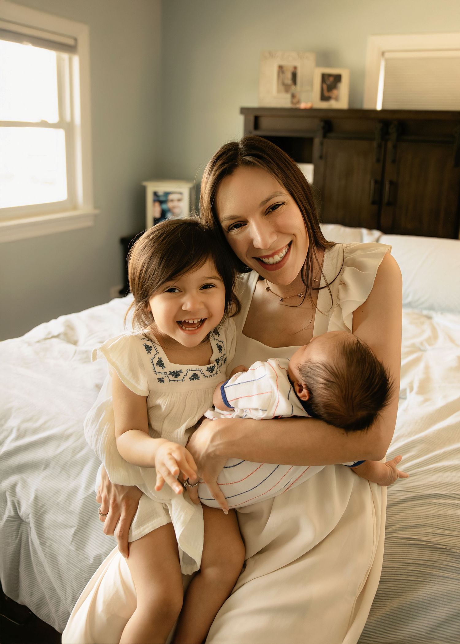 In-home newborn session with mom and her two babies in Chicago home