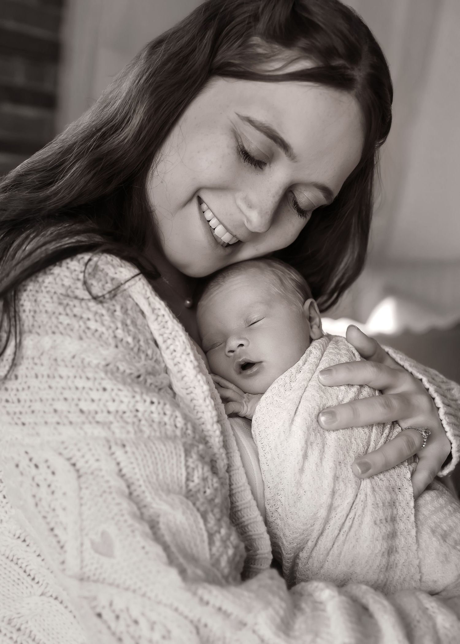 Lifestyle Newborn photoshoot in Central Illinois