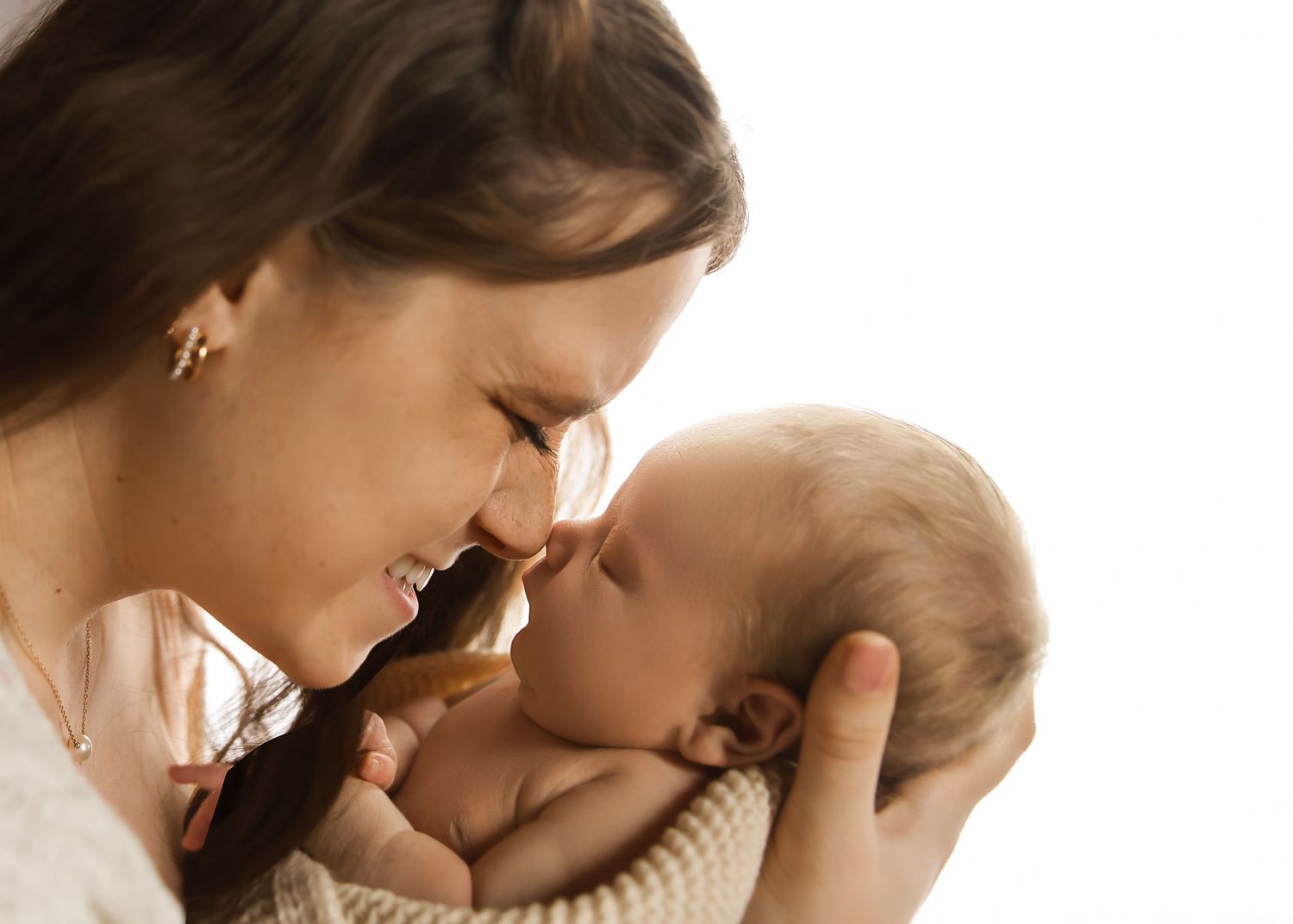 Lifestyle Newborn photoshoot in Central Illinois