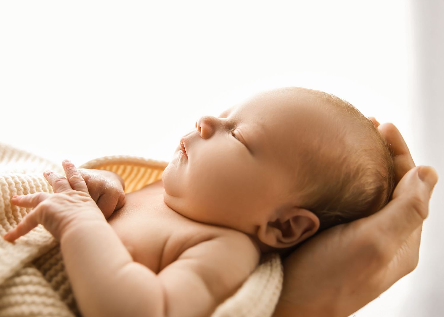 Lifestyle Newborn photoshoot in Central Illinois