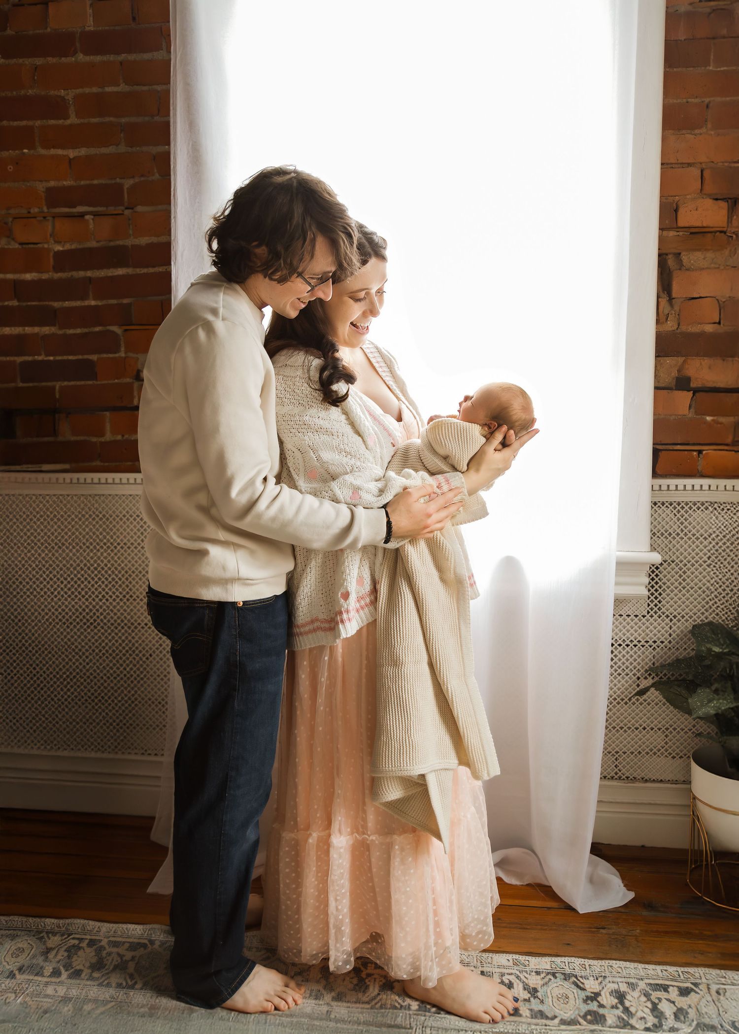 Lifestyle Newborn photoshoot in Central Illinois