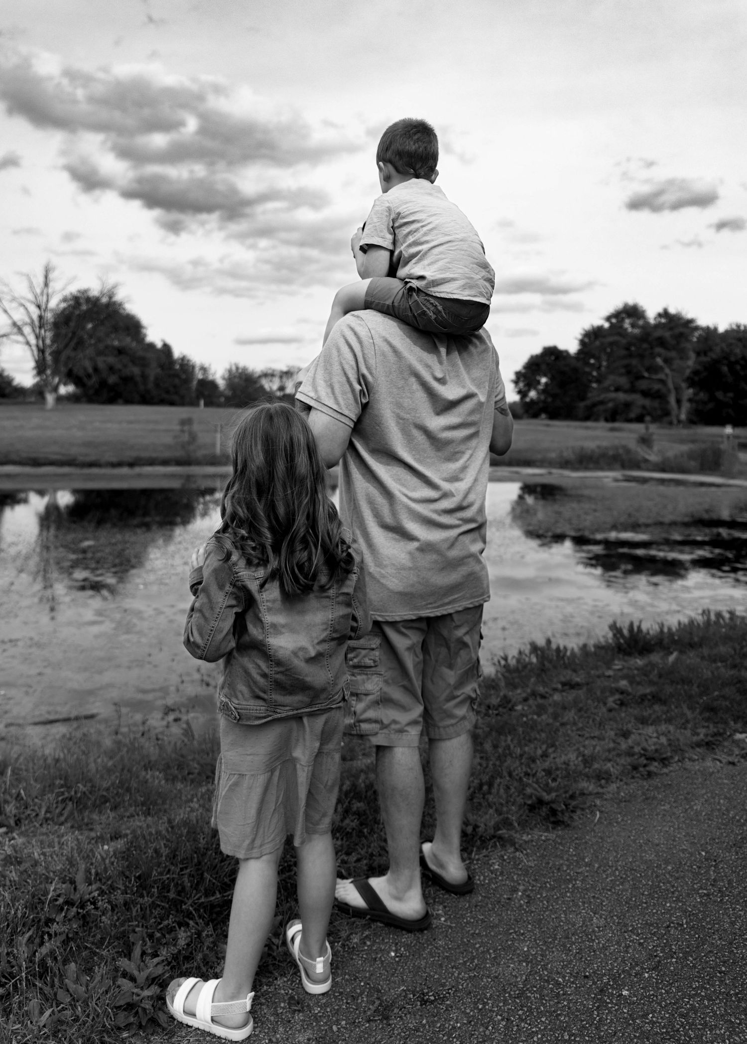 Family portrait session at Donovan Park in Peoria, IL