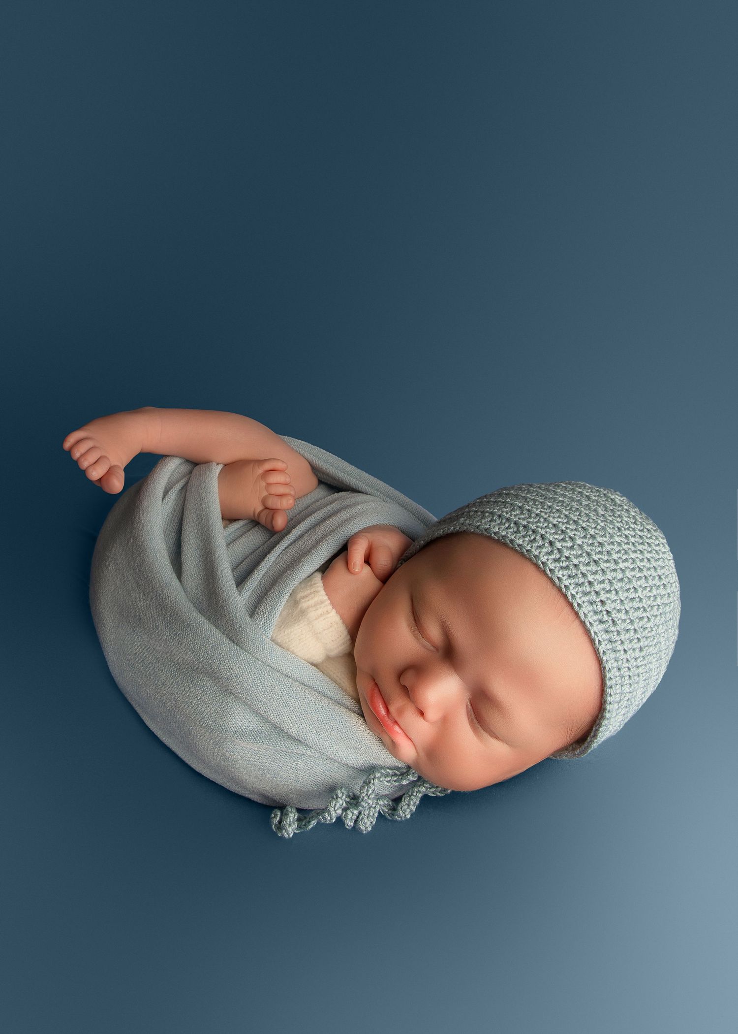 Posed Newborn Session in studio in Peoria, IL