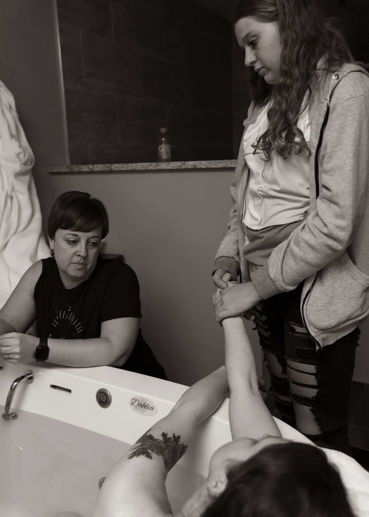 Support during Birth Photography in tub in Bloomington, IL