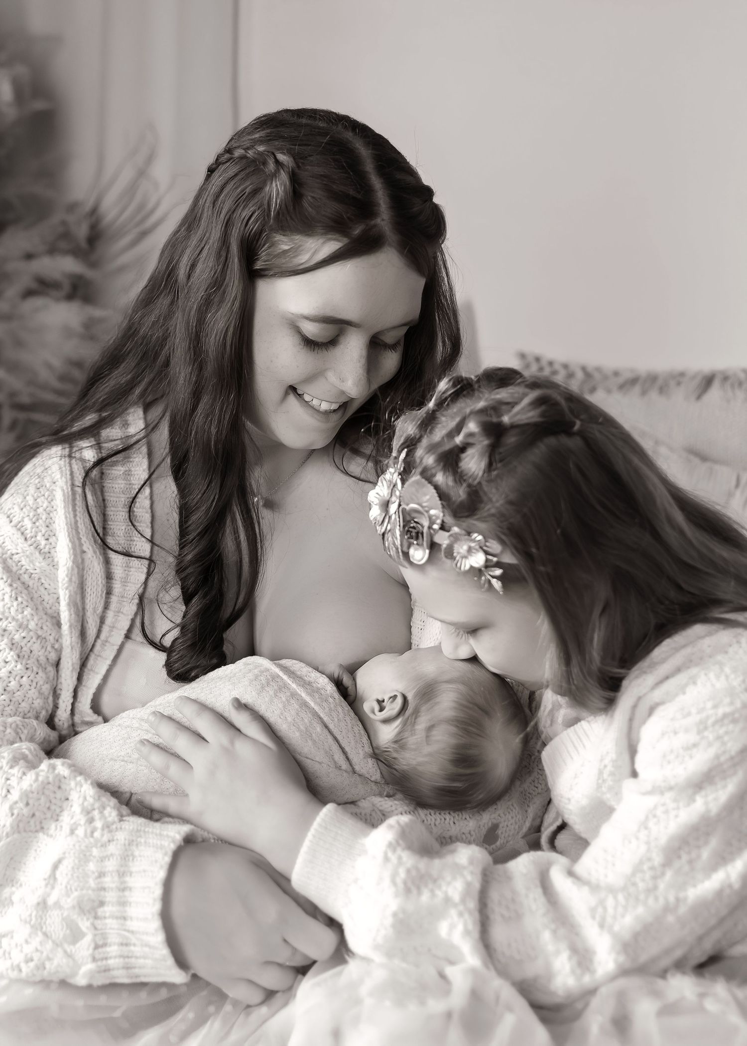 Lifestyle Newborn photoshoot in Central Illinois