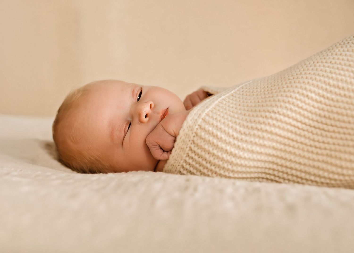 Lifestyle Newborn photoshoot in Central Illinois