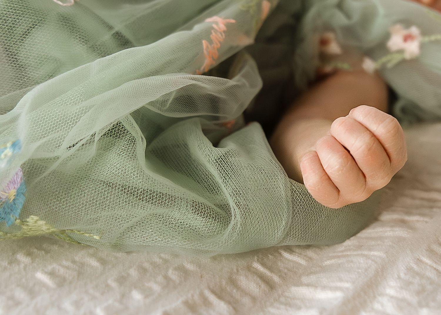 Lifestyle Newborn photoshoot in Central Illinois