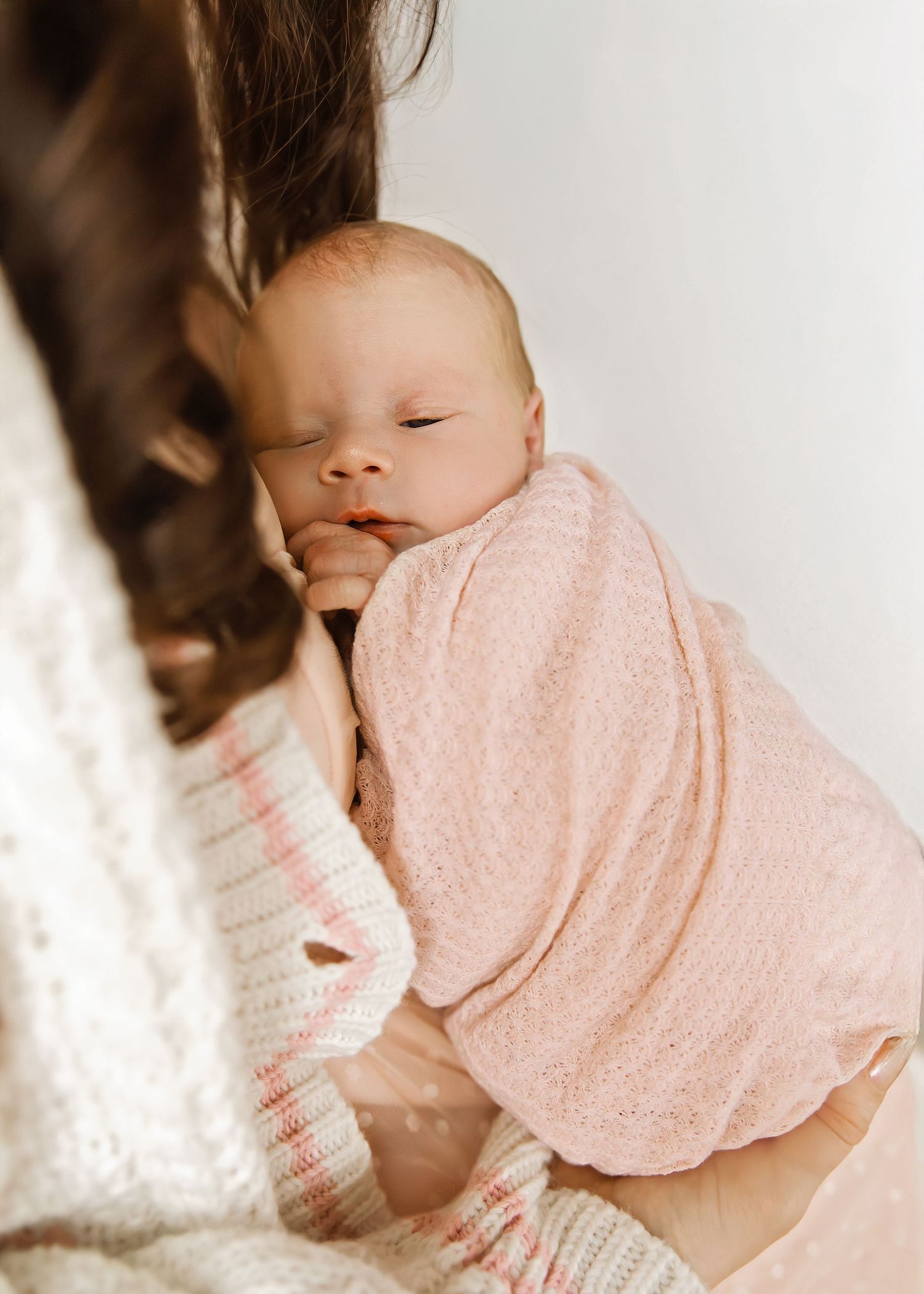 Lifestyle Newborn photoshoot in Central Illinois