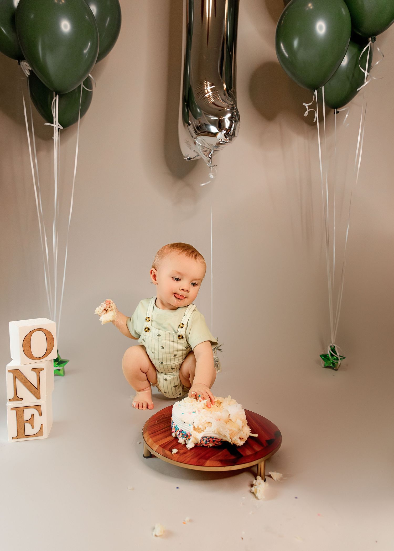 Cake Smash Session in-studio in Peoria, IL