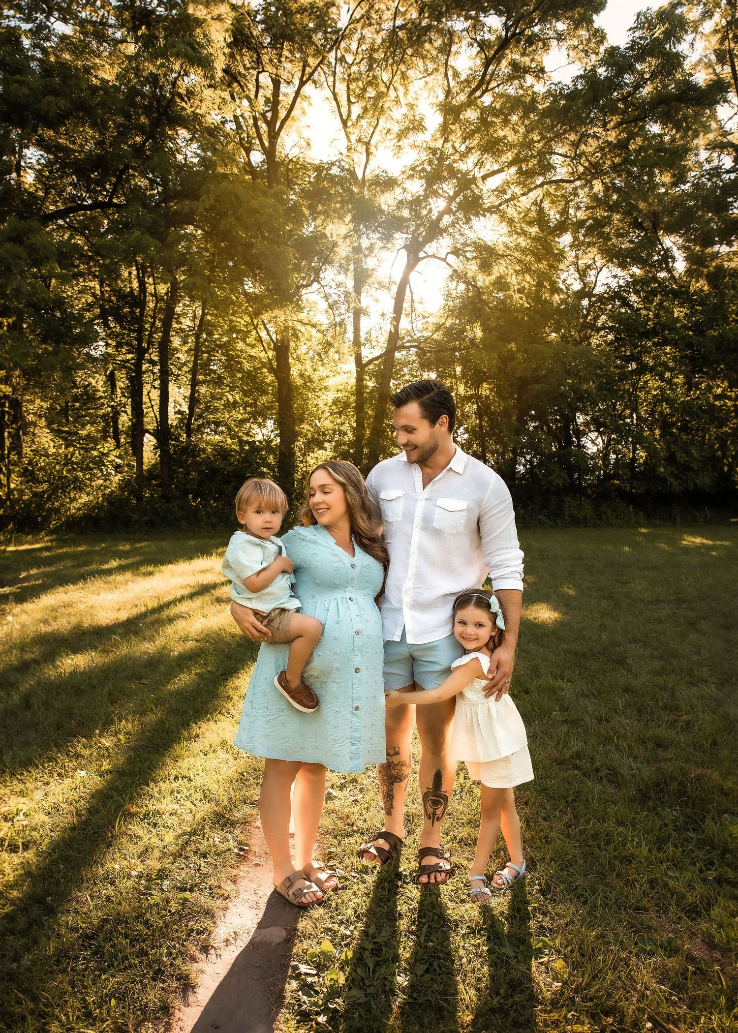 Family maternity session at Farmdale Reservoir during golden hour