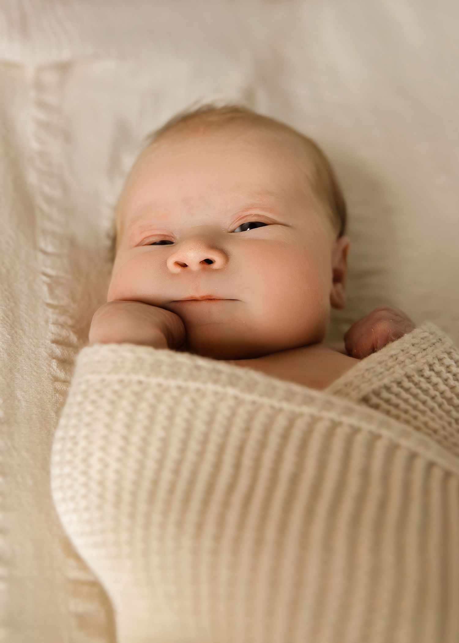 Lifestyle Newborn photoshoot in Central Illinois