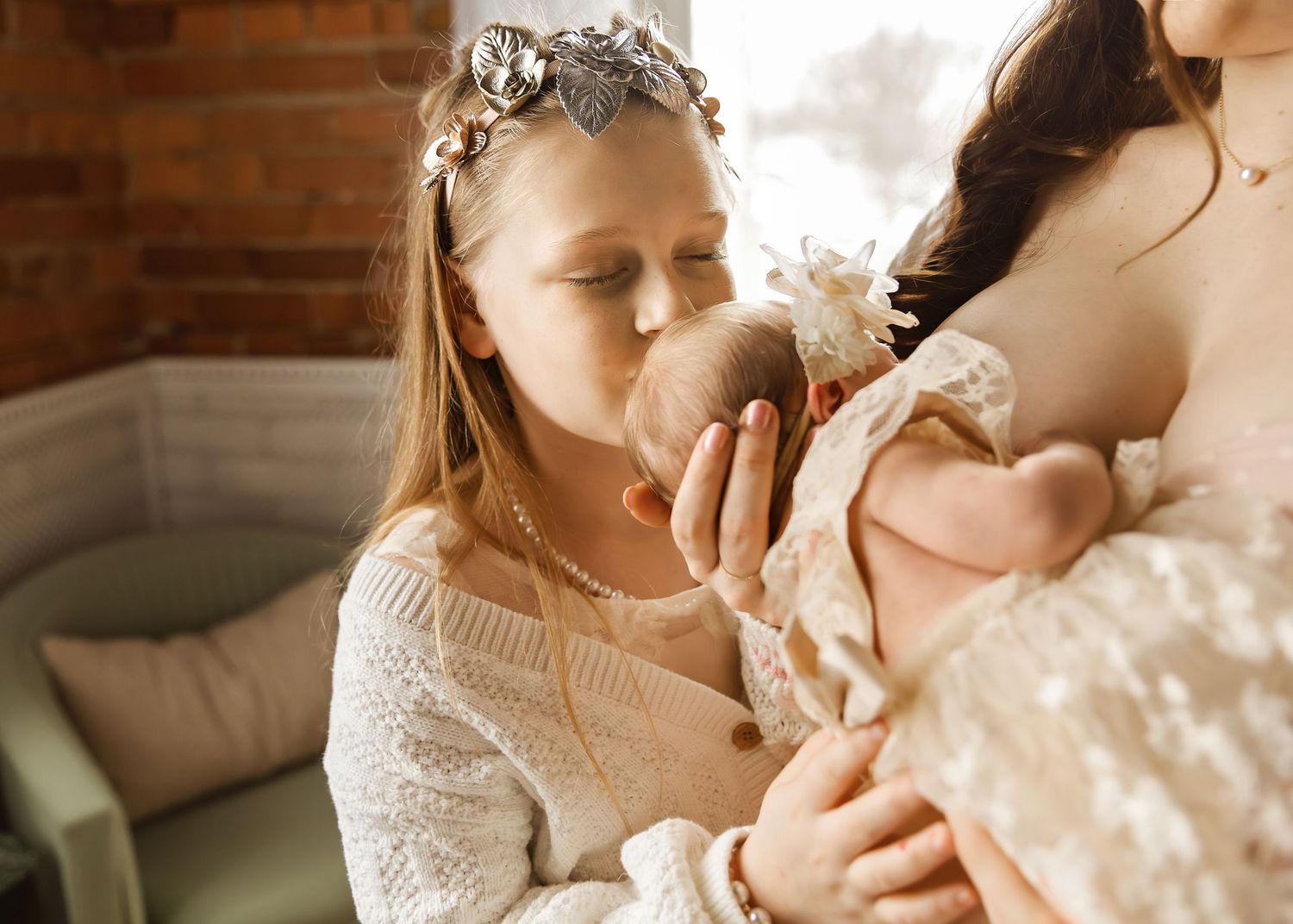 Lifestyle Newborn photoshoot in Central Illinois
