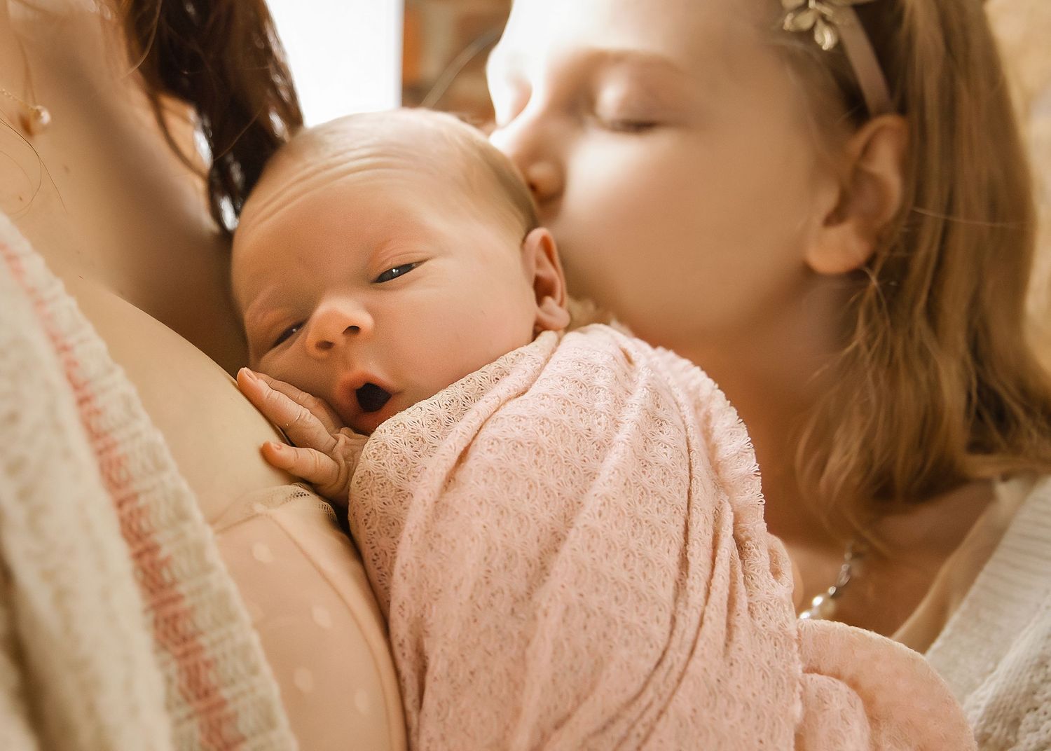 Lifestyle Newborn photoshoot in Central Illinois