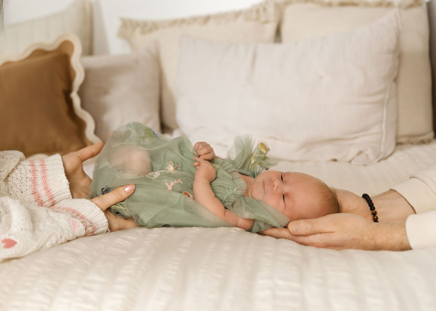 Lifestyle Newborn photoshoot in Central Illinois