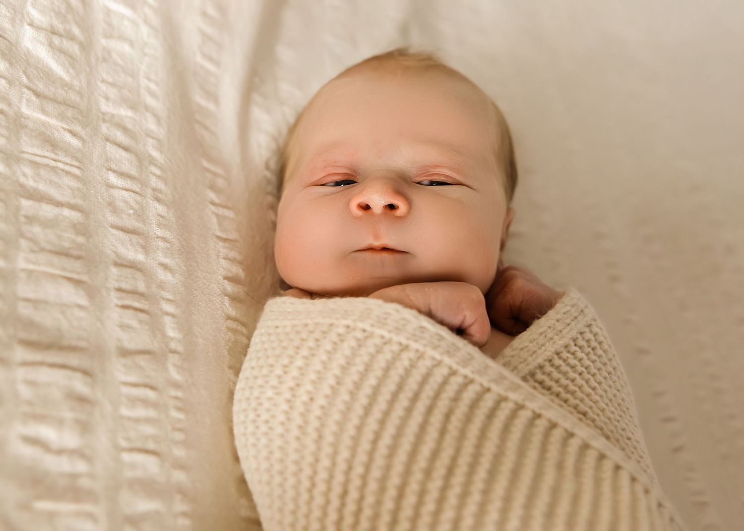 Lifestyle Newborn photoshoot in Central Illinois