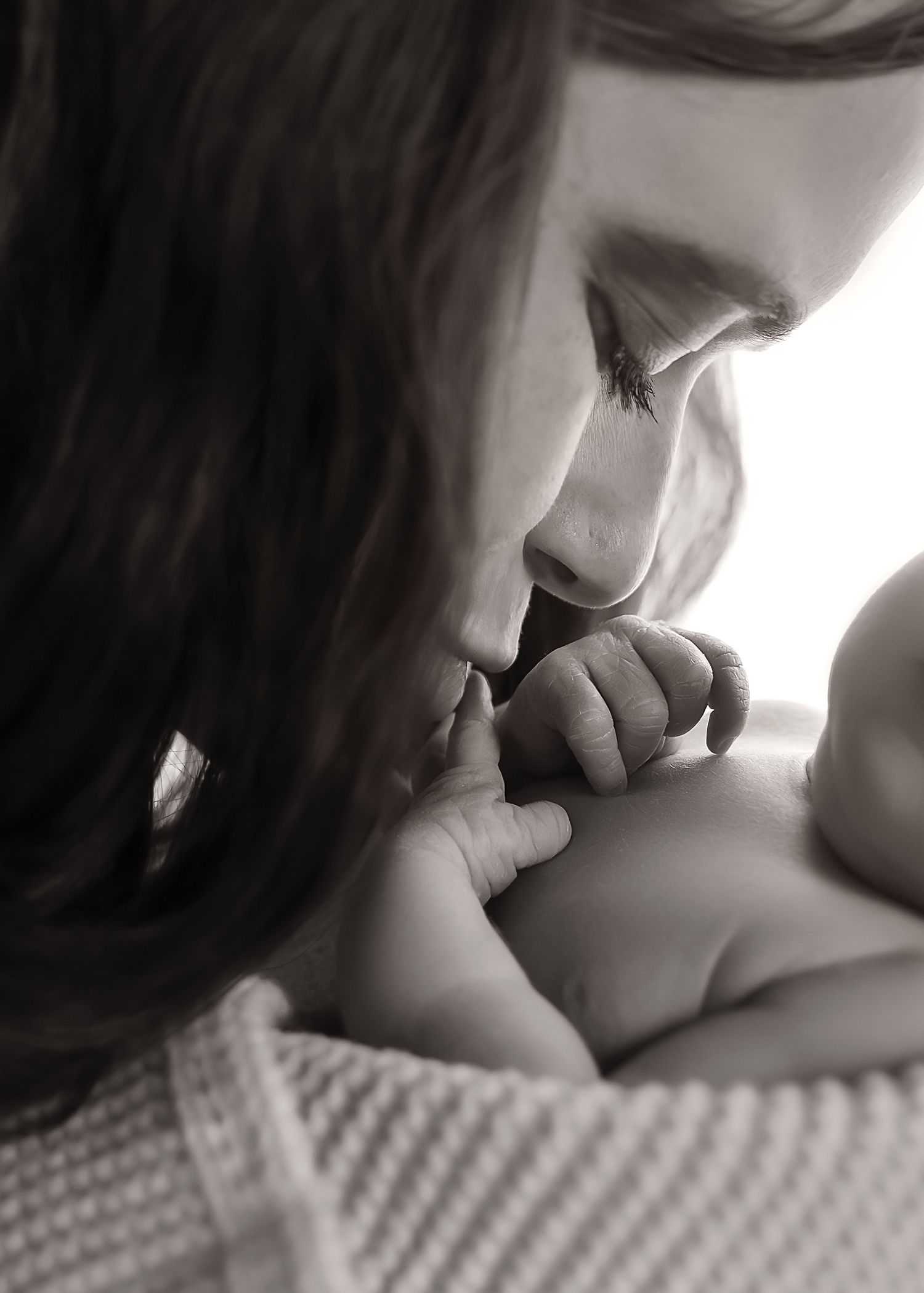 Lifestyle Newborn photoshoot in Central Illinois