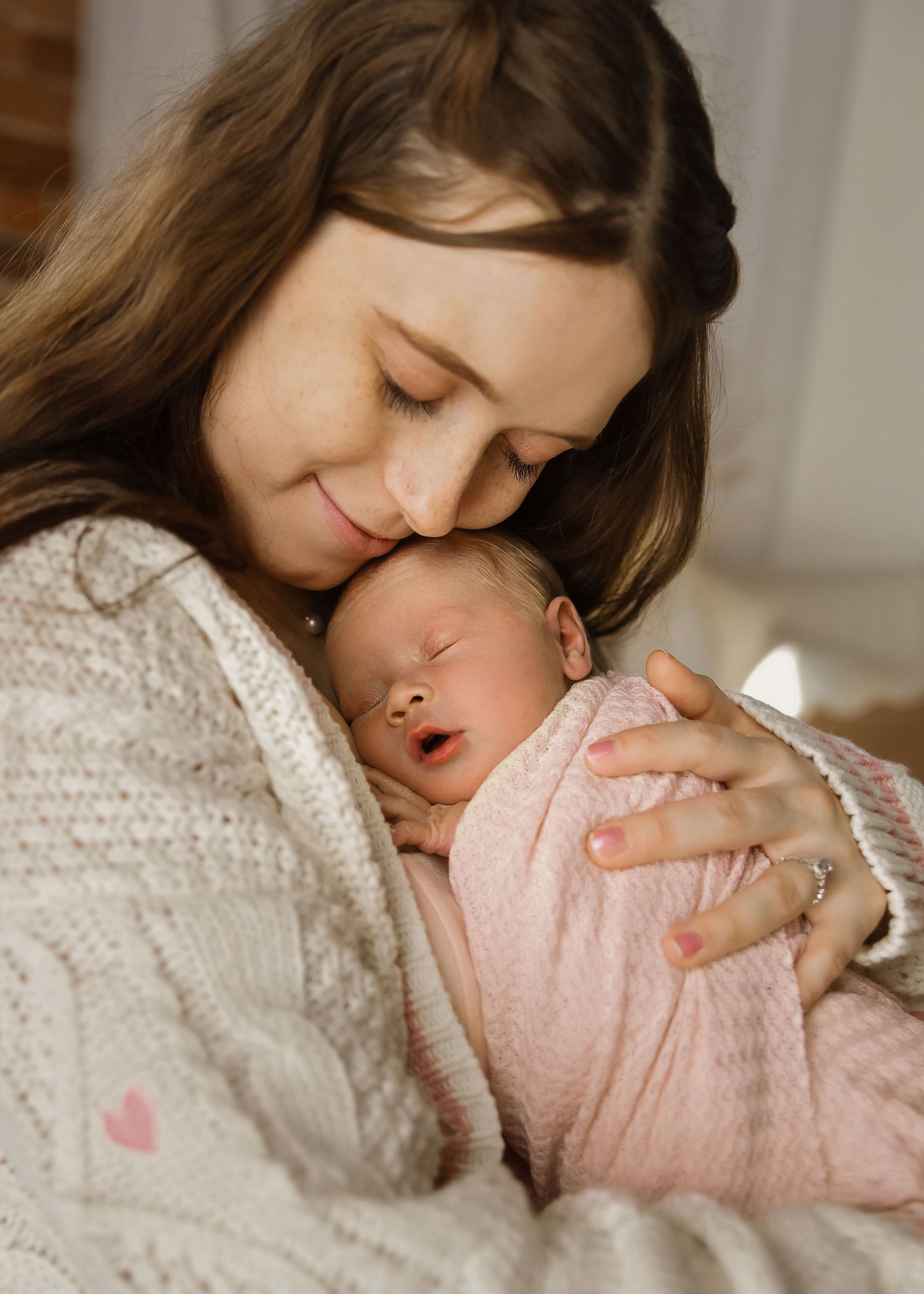 Lifestyle Newborn photoshoot in Central Illinois