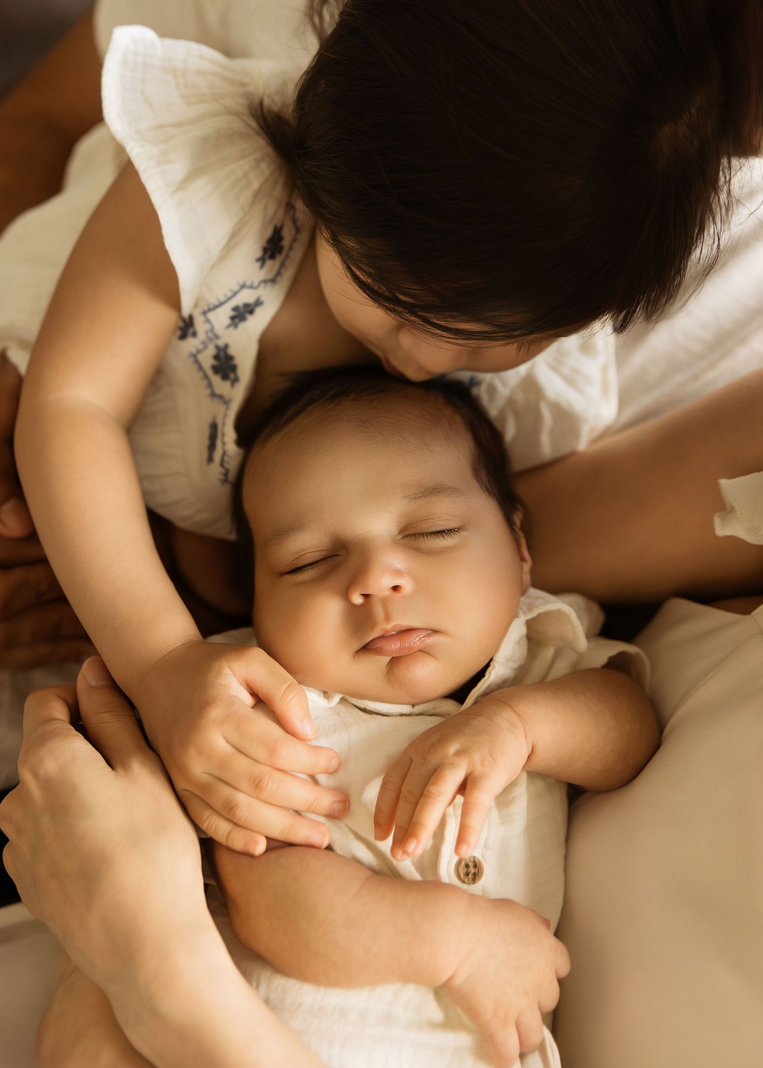 Lifestyle Newborn session in-home in Chicago Illinois