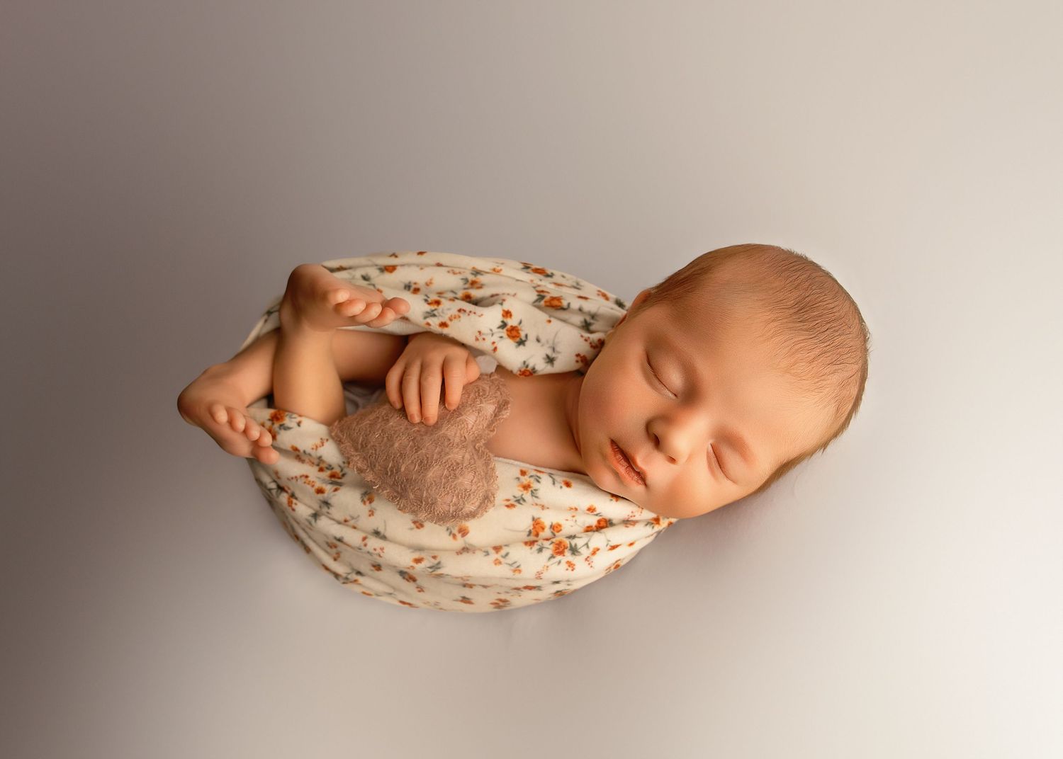 Posed Newborn Session in studio in Peoria, IL