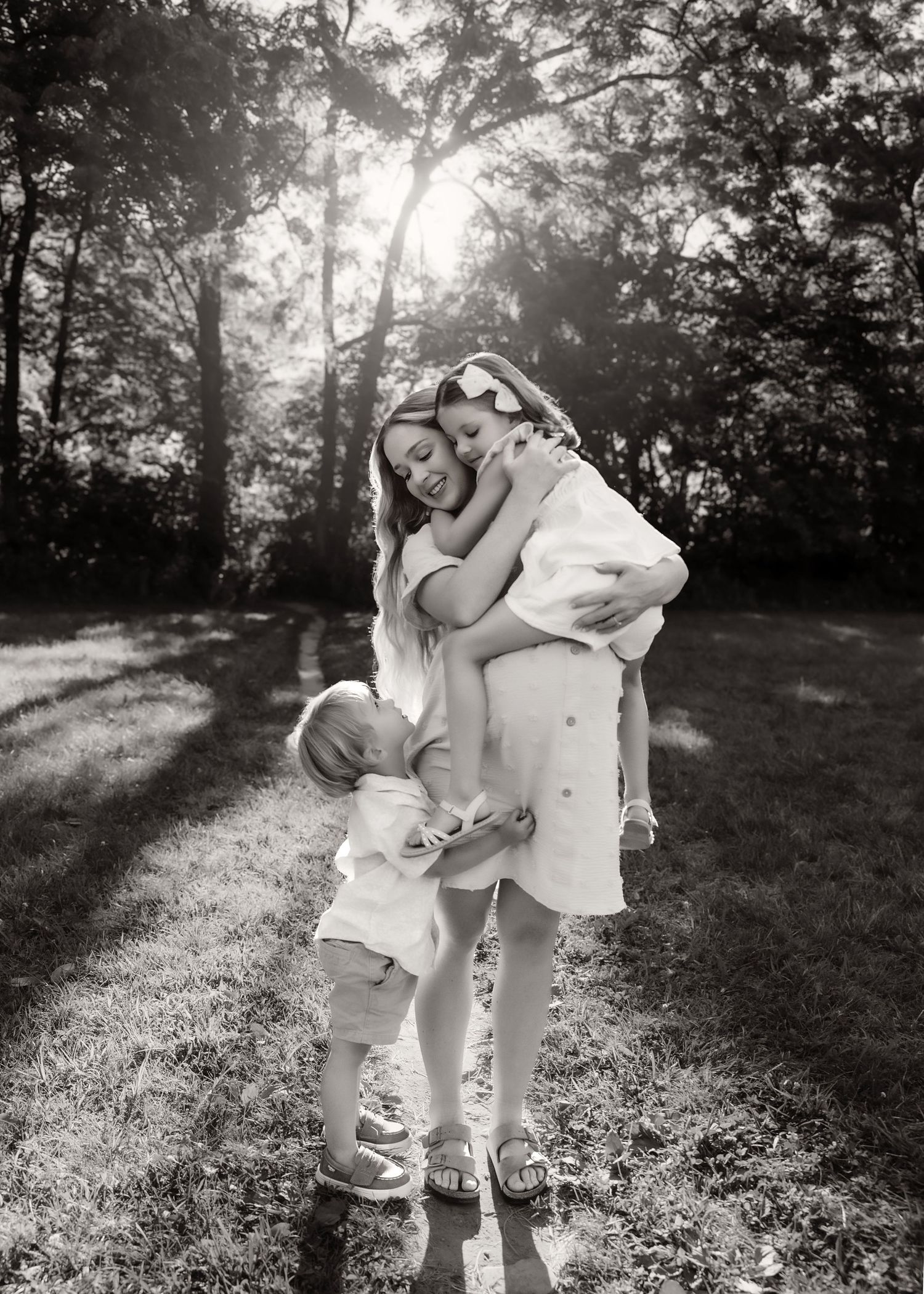 Family maternity session at Farmdale Reservoir during golden hour