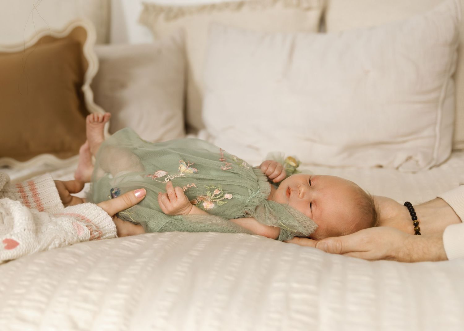 Lifestyle Newborn photoshoot in Central Illinois