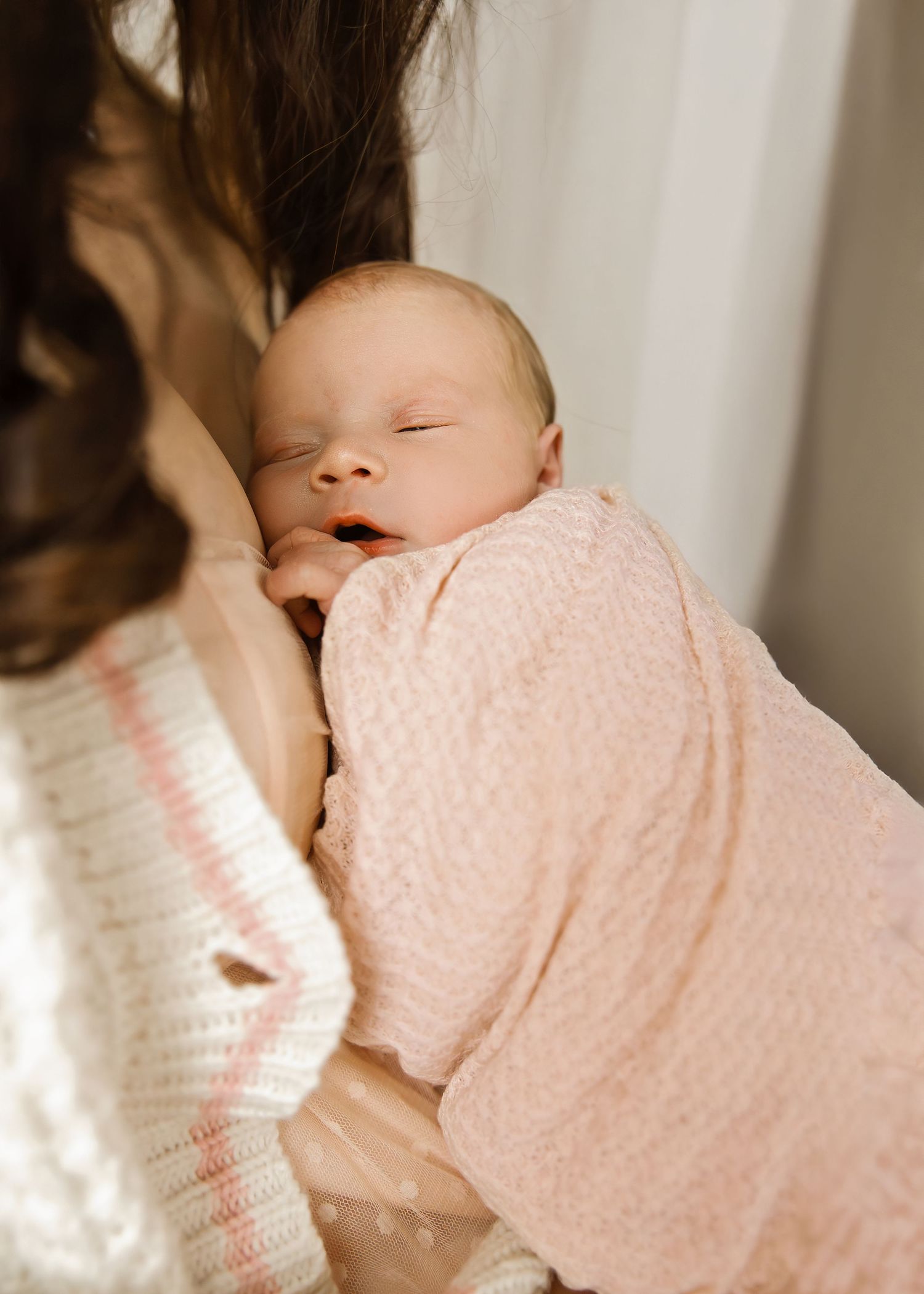 Lifestyle Newborn photoshoot in Central Illinois