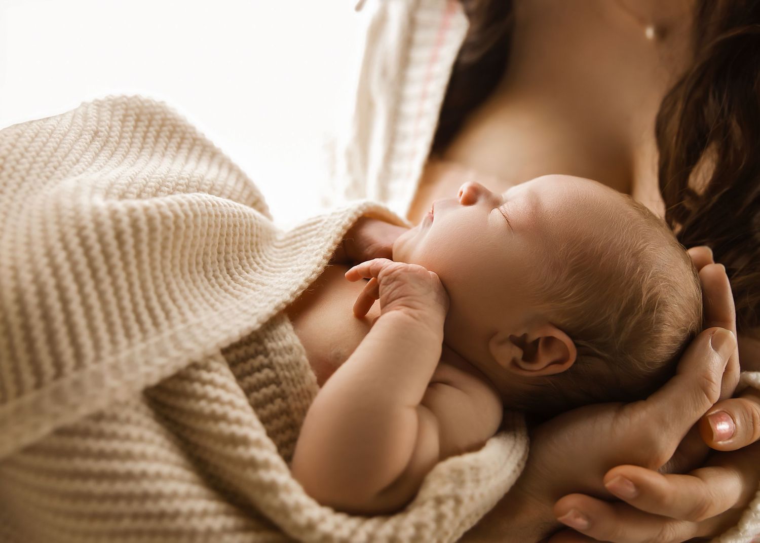 Lifestyle Newborn photoshoot in Central Illinois