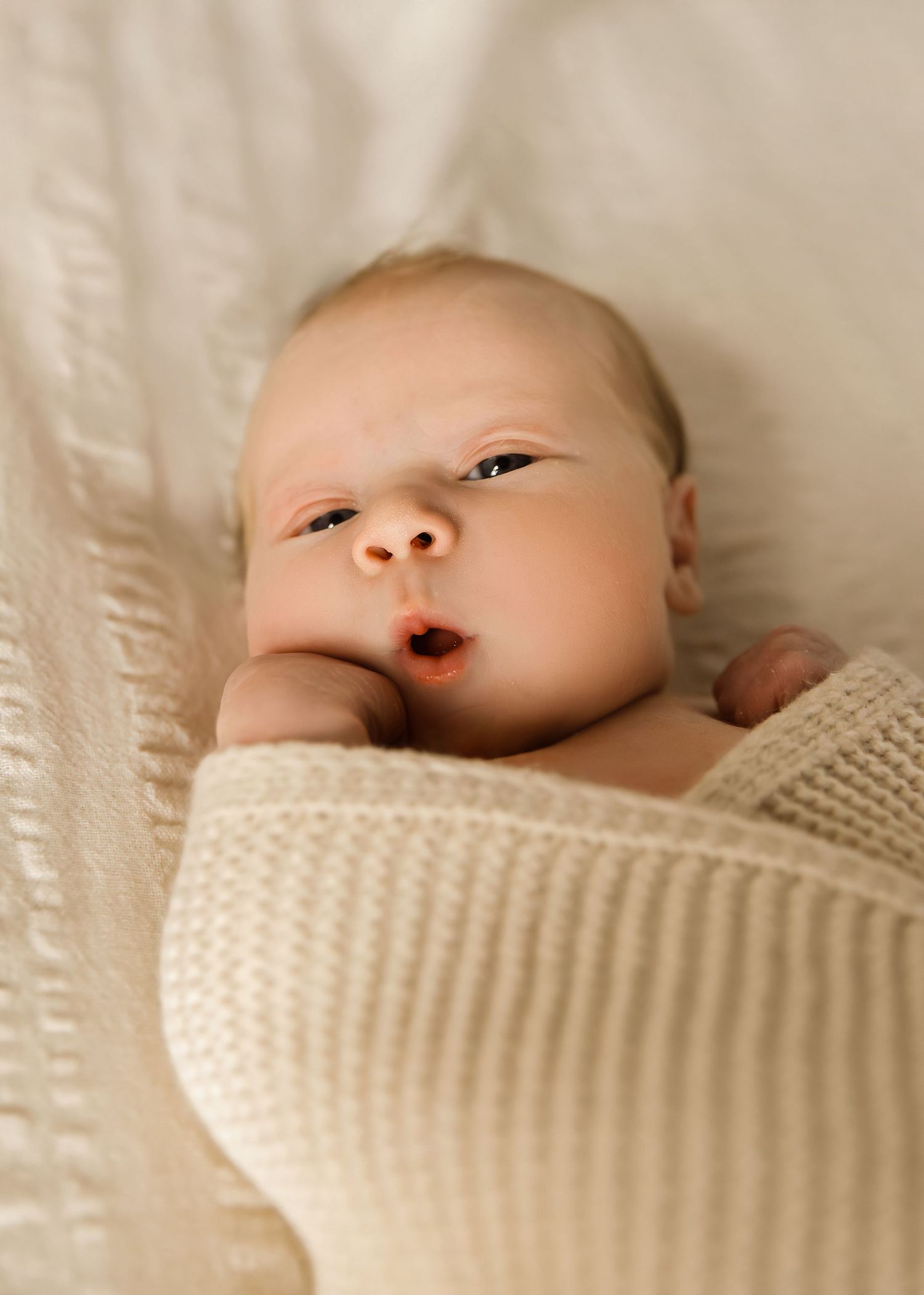 Lifestyle Newborn photoshoot in Central Illinois