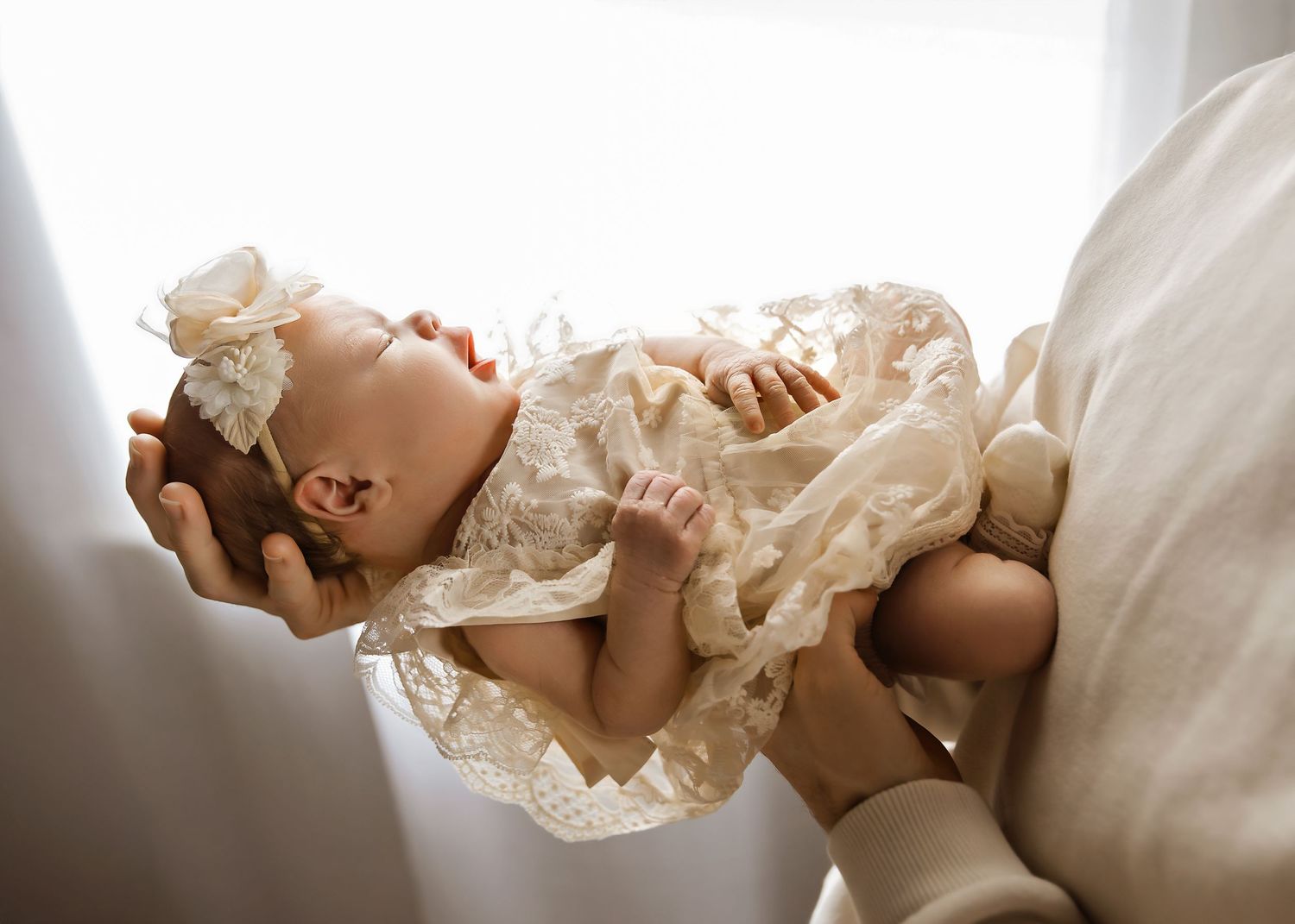 Lifestyle Newborn photoshoot in Central Illinois