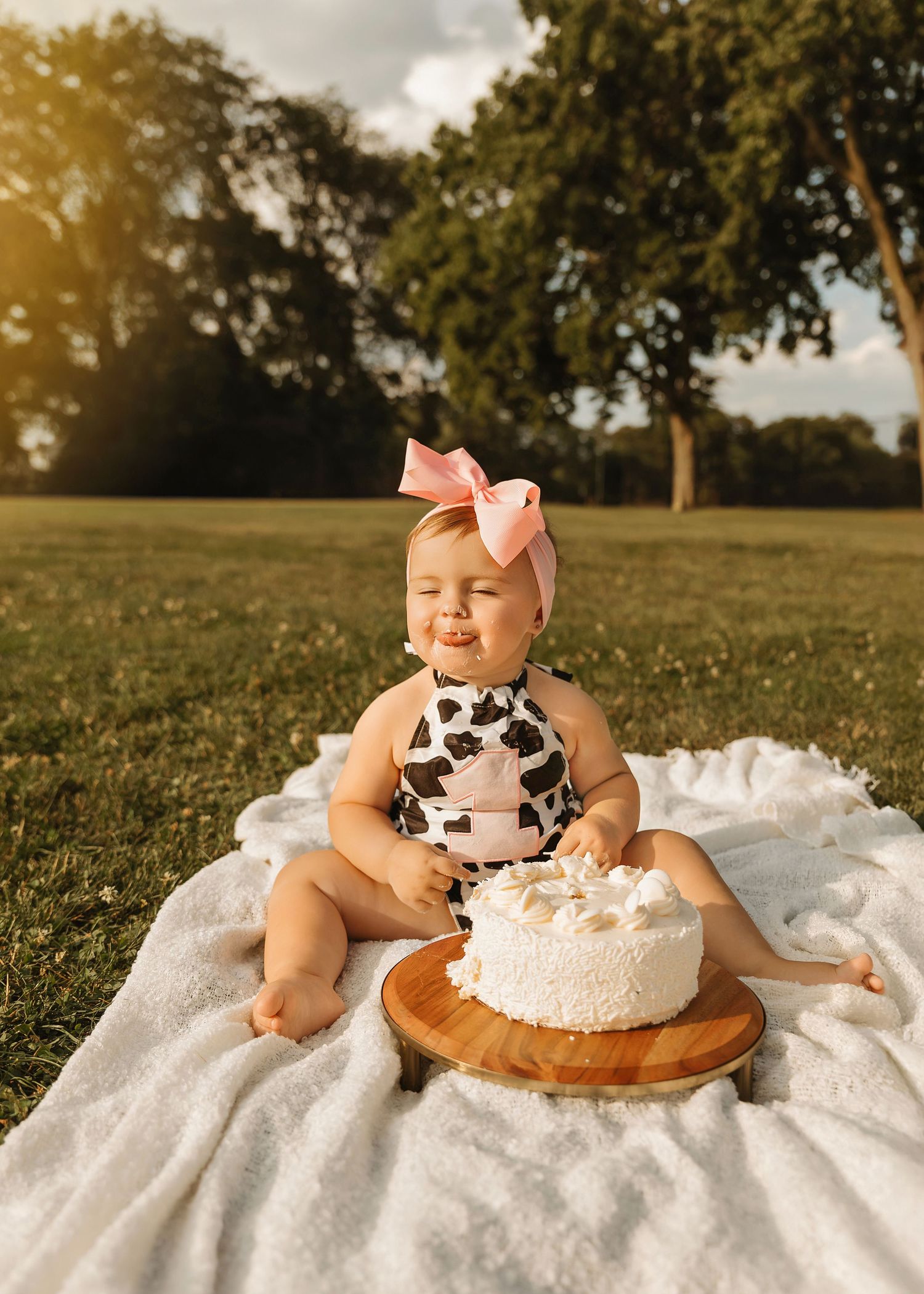 Cake smash portrait in Chicago